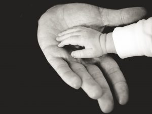 hands-918774_1920